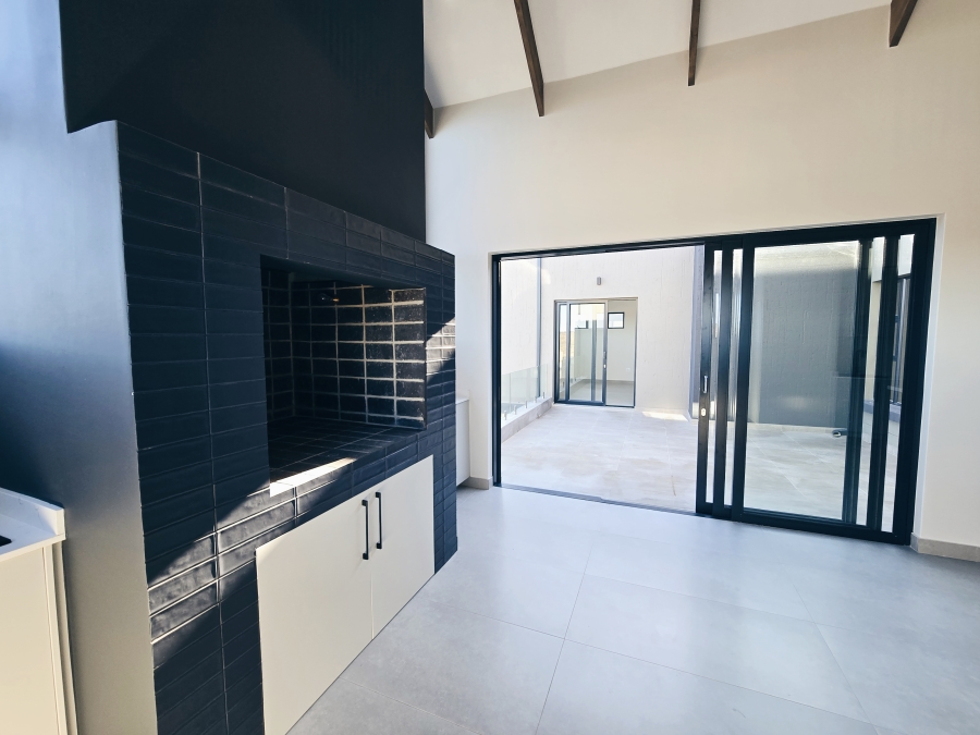 5 Bedroom Property for Sale in Outeniquasbosch Western Cape